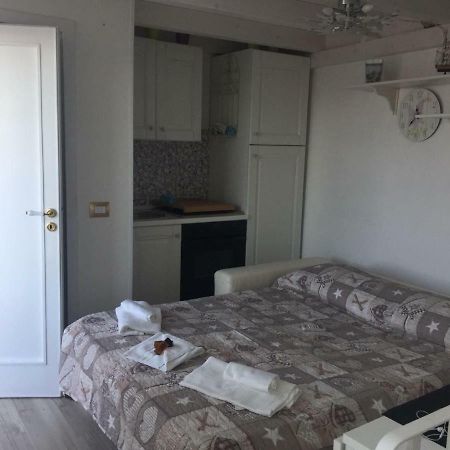 Le Maisonette Полиняно а Маре Екстериор снимка
