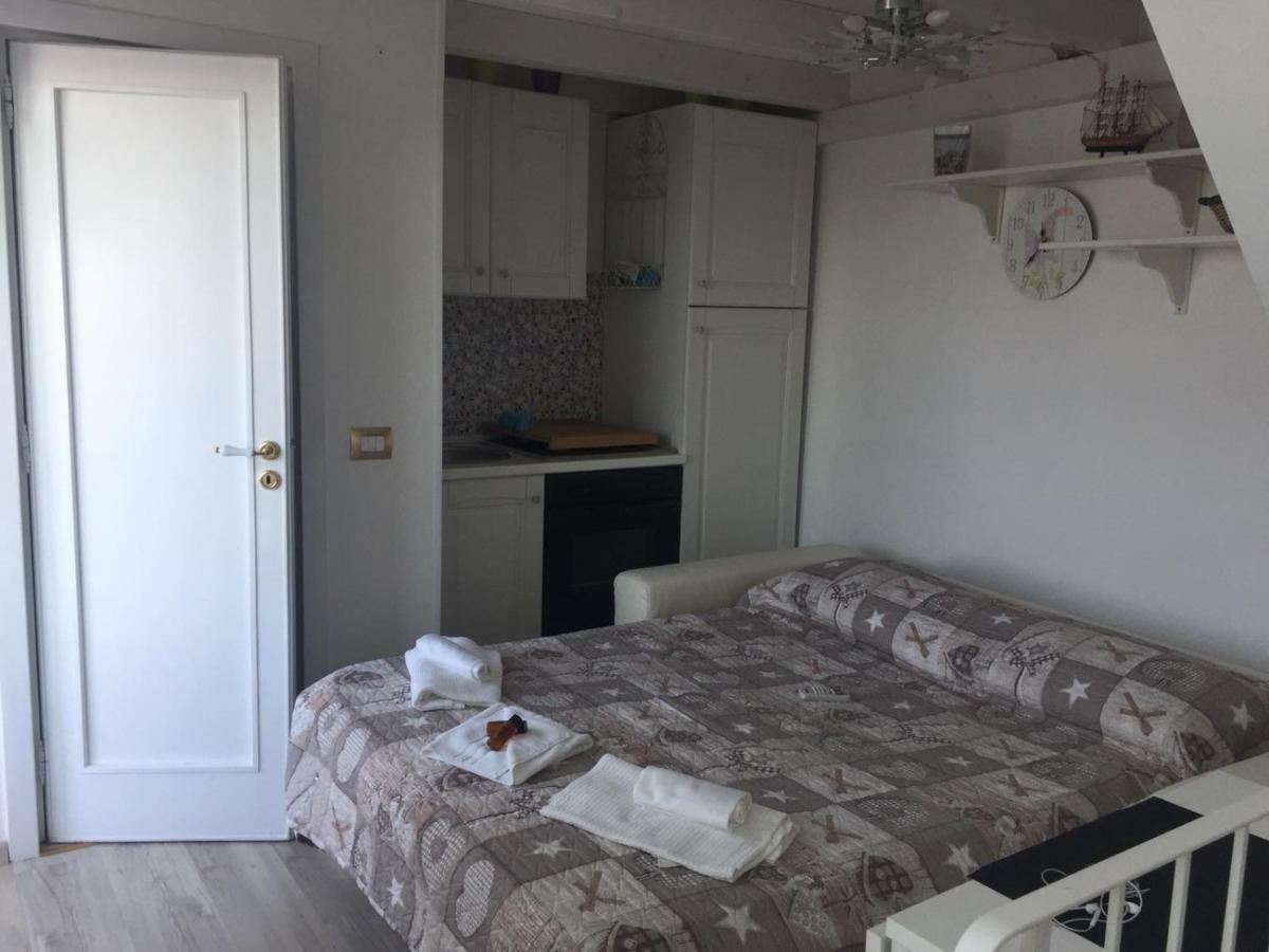Le Maisonette Полиняно а Маре Екстериор снимка